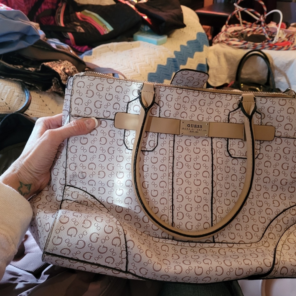 Purses - Picture 2 of 9